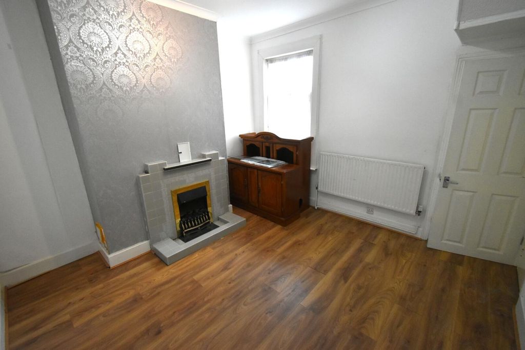 Property photo 3 of 14 Dining Room