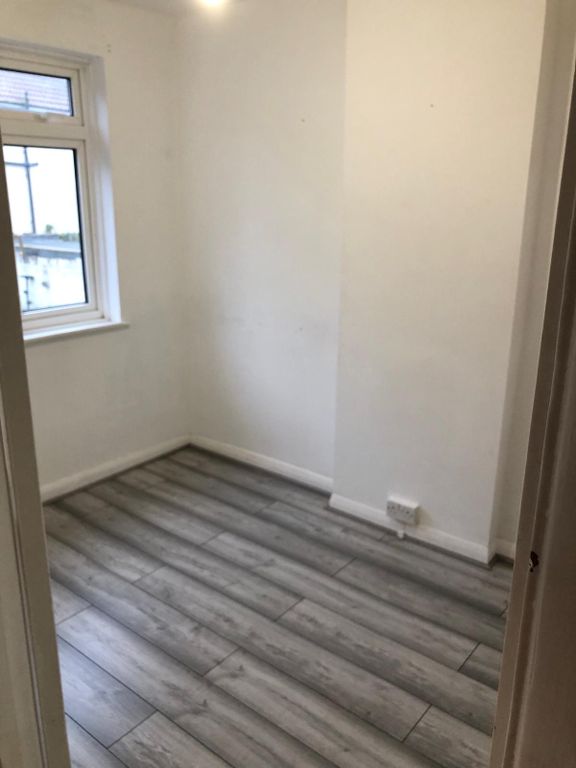 Property photo 3 of 8 Gallery