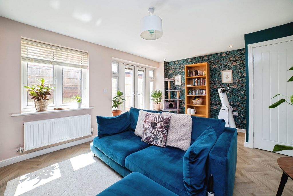 Property photo 3 of 19 Pbox-Img.Jpg