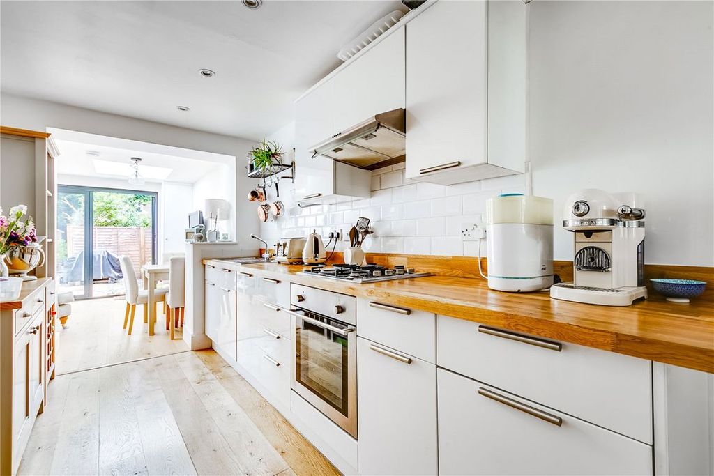 Property photo 3 of 6