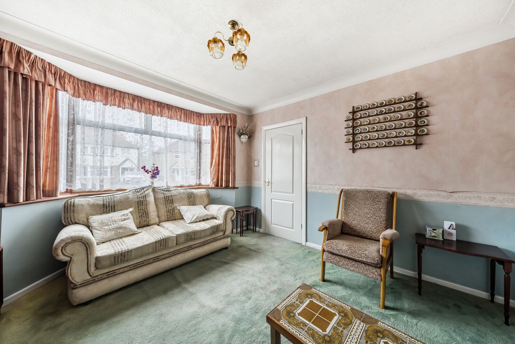 Property photo 2 of 23 1372930-4-690Cbcc...