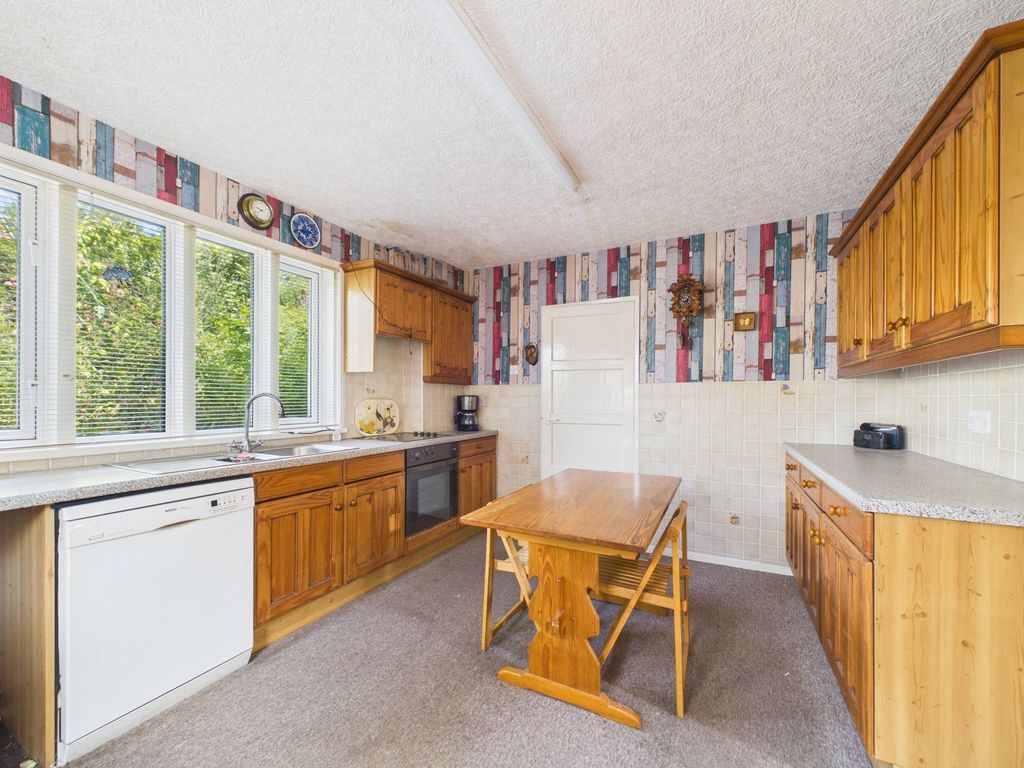 Property photo 3 of 14 Kitchen