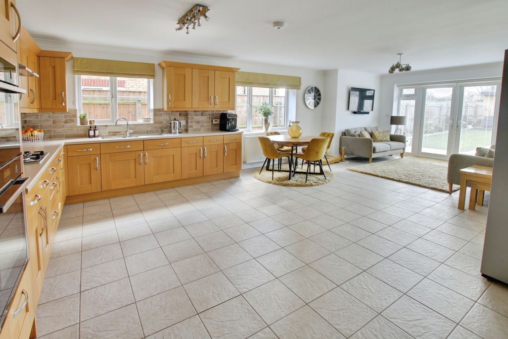 Property photo 2 of 24