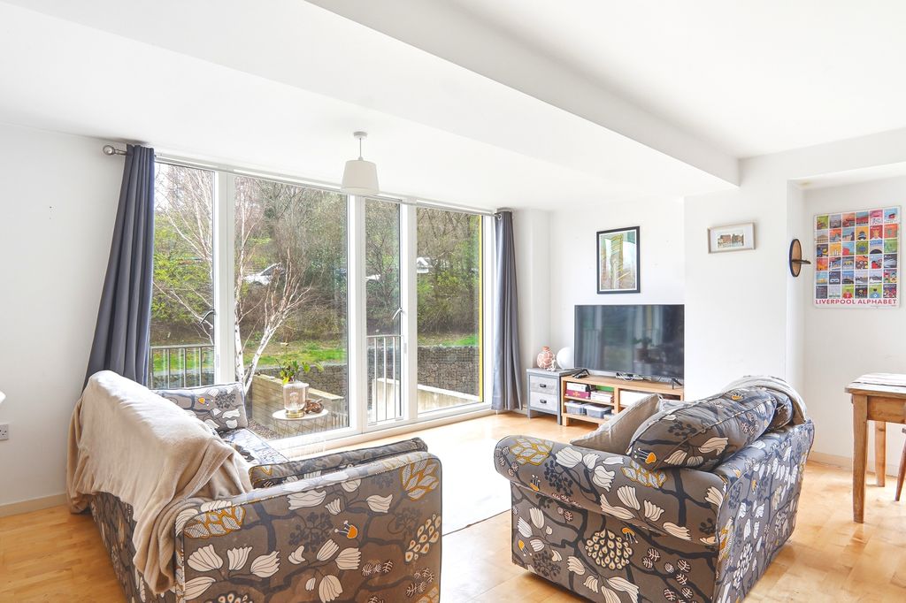 Property photo 2 of 15 F7Saxton006