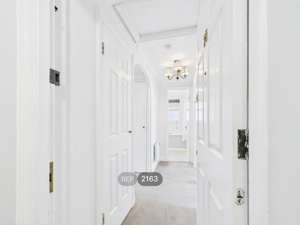 Property photo 2 of 16 Hallway