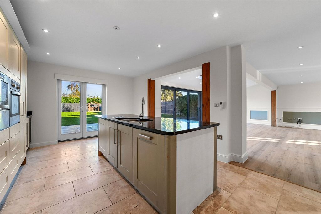 Property photo 2 of 37 Picture No. 31