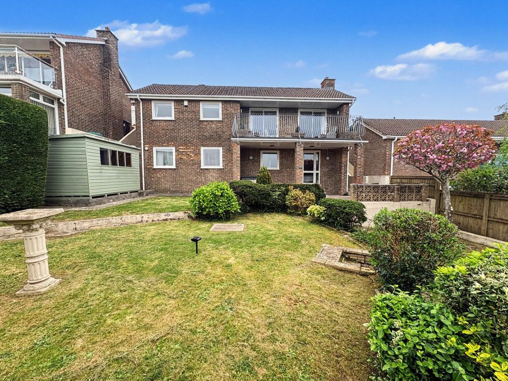 Property photo 2 of 20