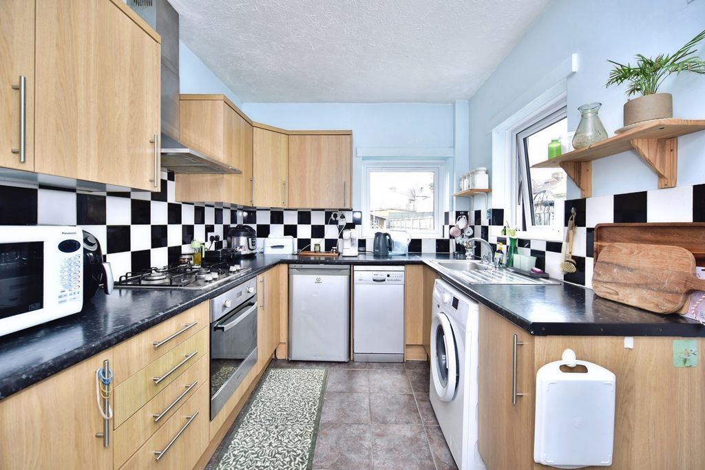 Property photo 3 of 18 Pbox-Img.Jpg