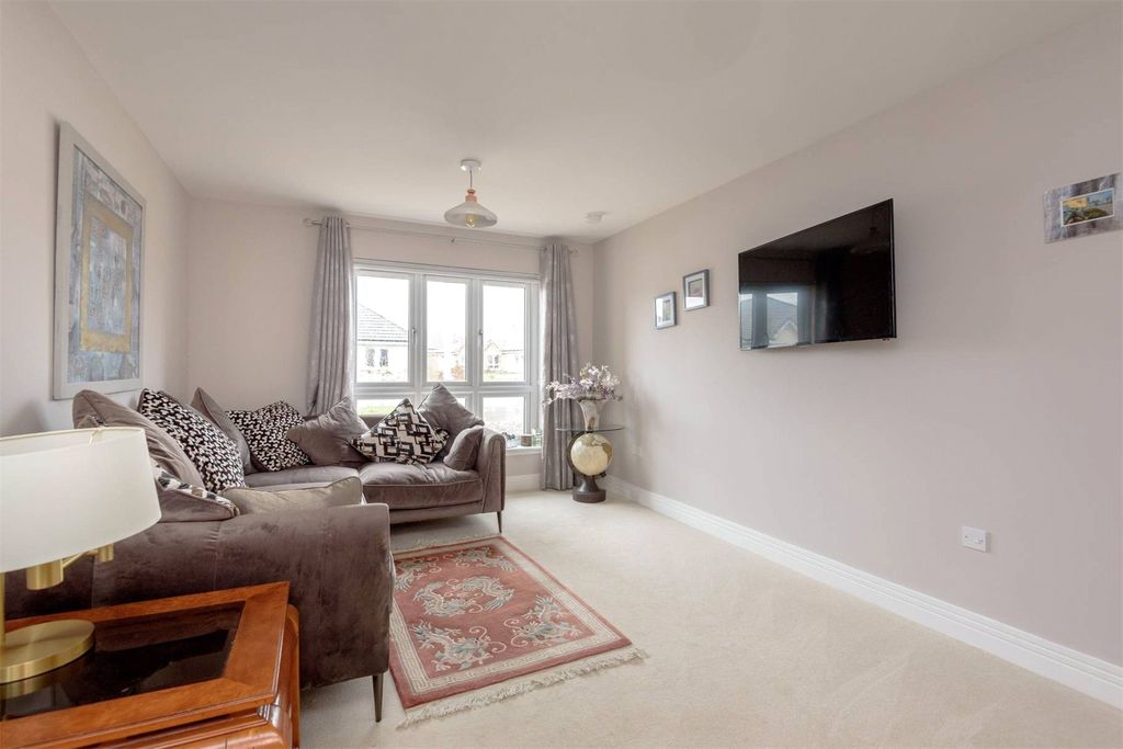 Property photo 2 of 20 Picture No. 12