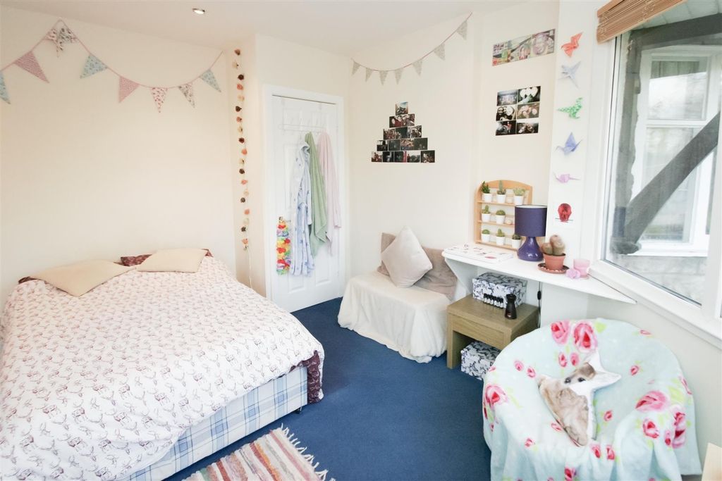 Property photo 1 of 6 Bright And Charming Bedroom With A Cozy Double Bed...