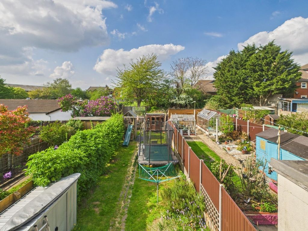 Property photo 2 of 32 Cam01576G0-Pr0256-Still048.Jpg