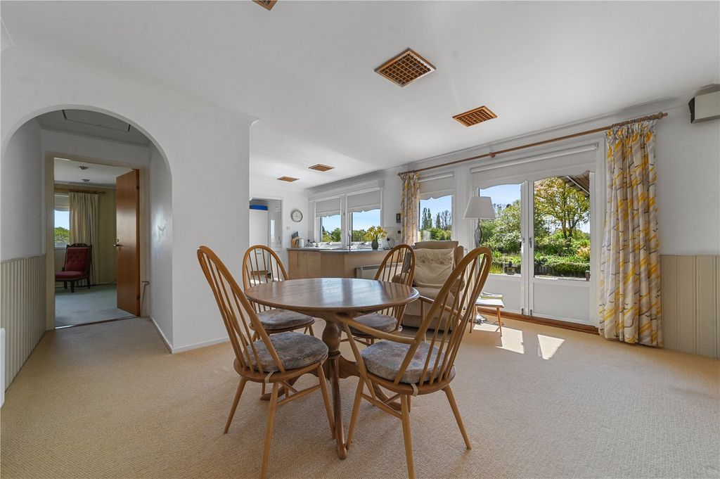 Property photo 3 of 31 Dining Area