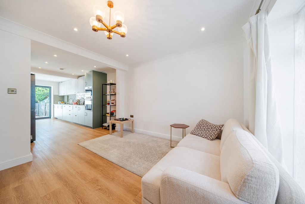 Property photo 3 of 25 1528115-8-6Abe928...