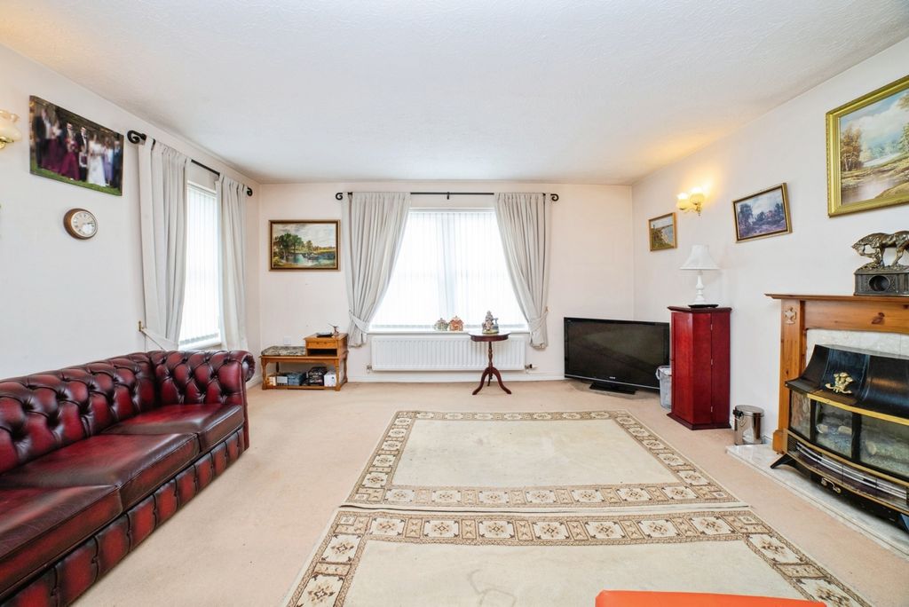 Property photo 3 of 17 Photo