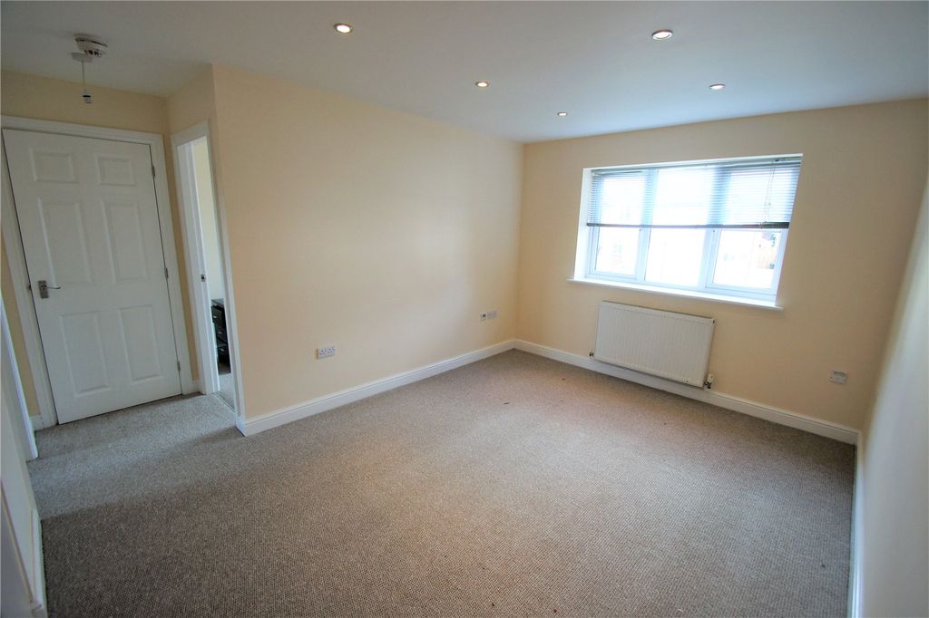 Property photo 3 of 6 Living Area