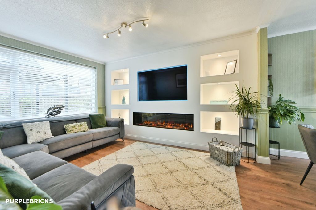 Property photo 2 of 18 Lounge/Dining Room
