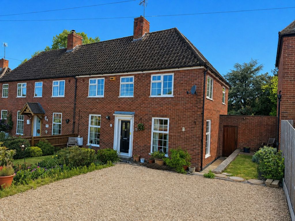 Property photo 1 of 14 2 Stowe Close