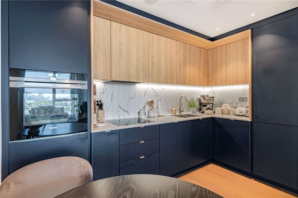 Property photo 2 of 28 Reception/Kitchen