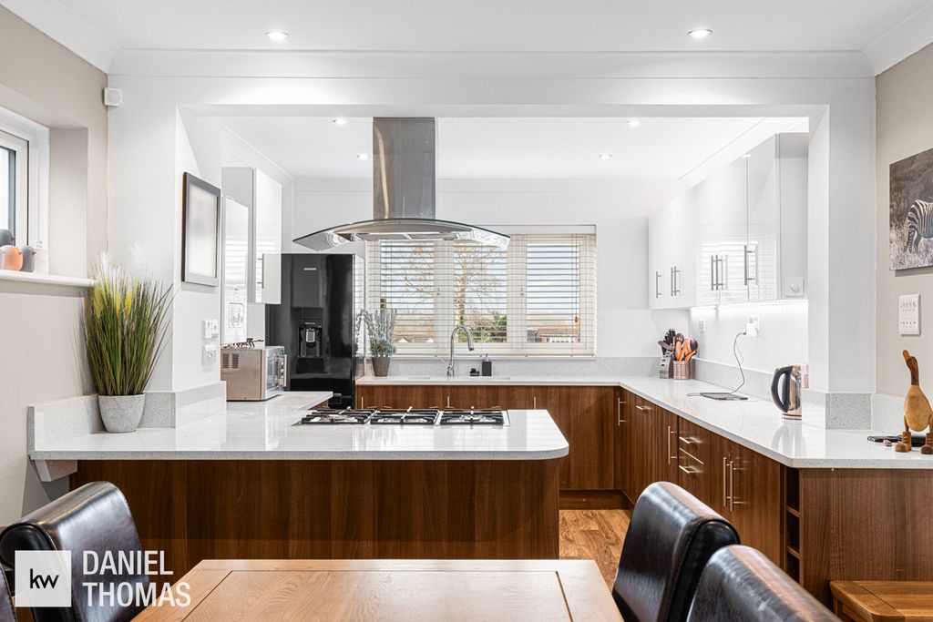 Property photo 3 of 25