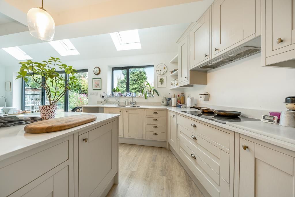 Property photo 3 of 21 Kitchen