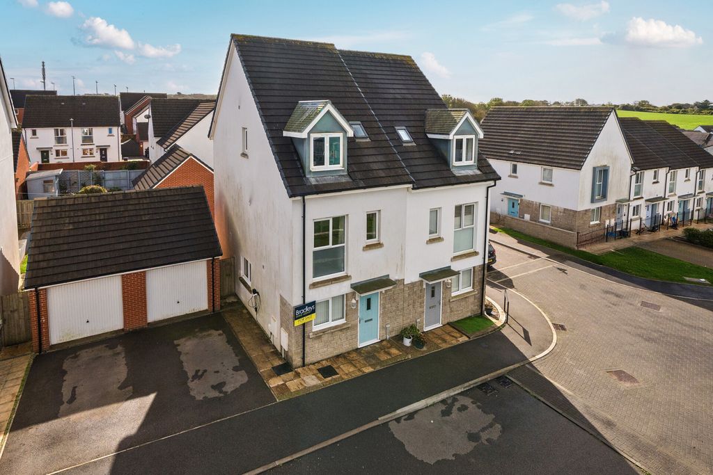 Property photo 1 of 28 1534536-1-6Ad20Ac...