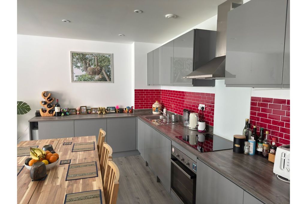 Property photo 1 of 20 Kitchen