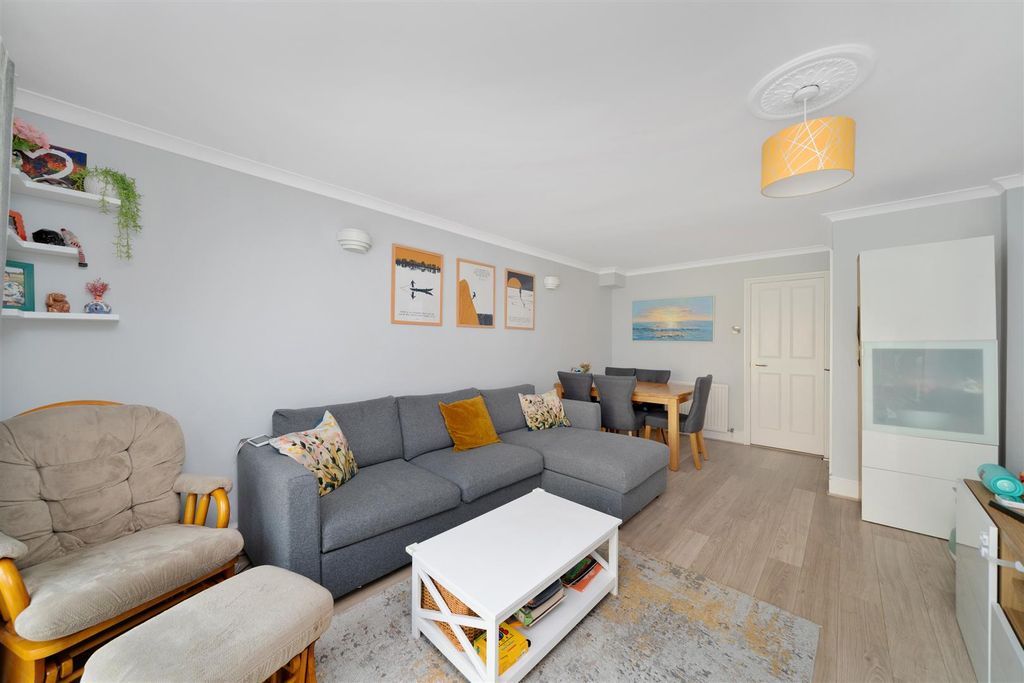 Property photo 3 of 14 Reception