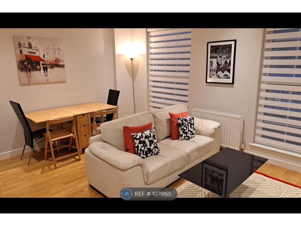 Property photo 3 of 17 Living Room