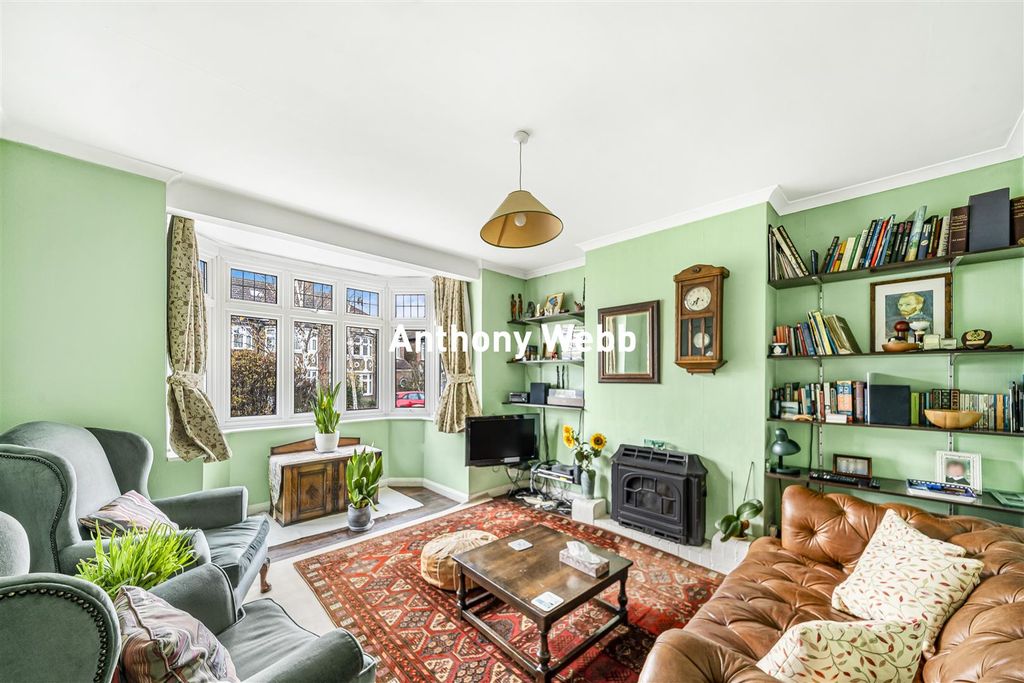 Property photo 2 of 18 Front Reception