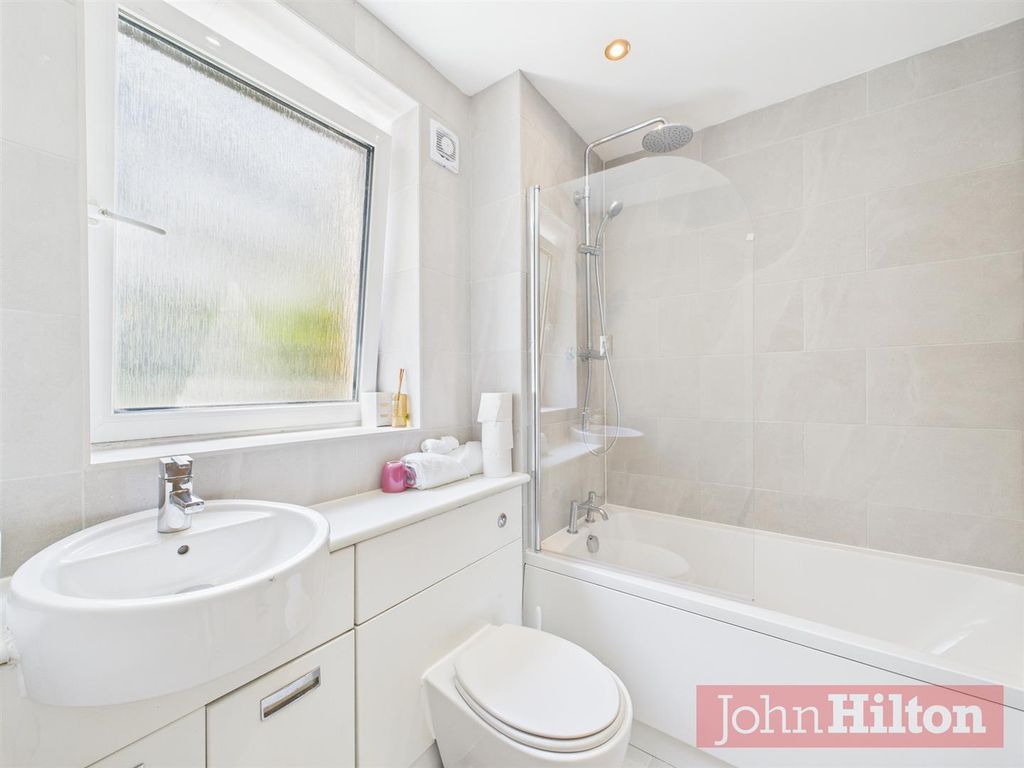 Property photo 3 of 20 Cam02534G0-Pr0533-Still010.Jpg