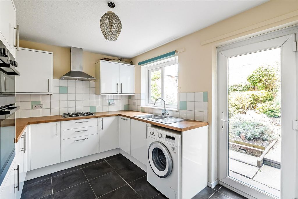 Property photo 3 of 12 3-Parr-Close-16.Jpg