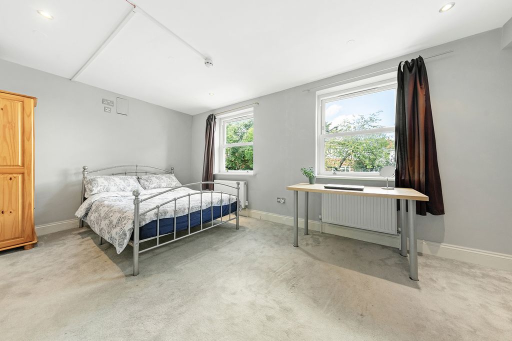 Property photo 1 of 5