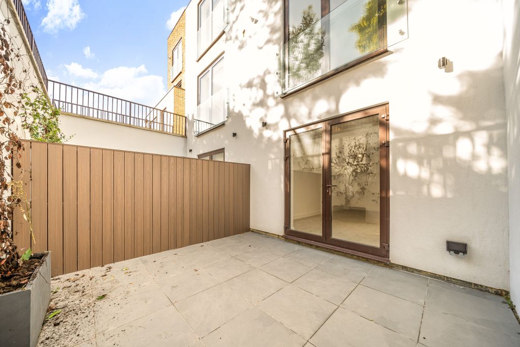 Property photo 2 of 16 Image