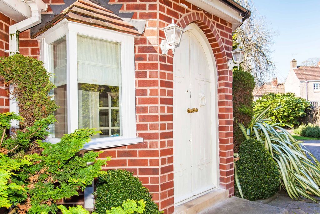 Property photo 2 of 54