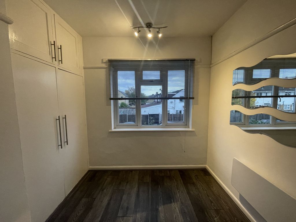 Property photo 3 of 6 Gallery