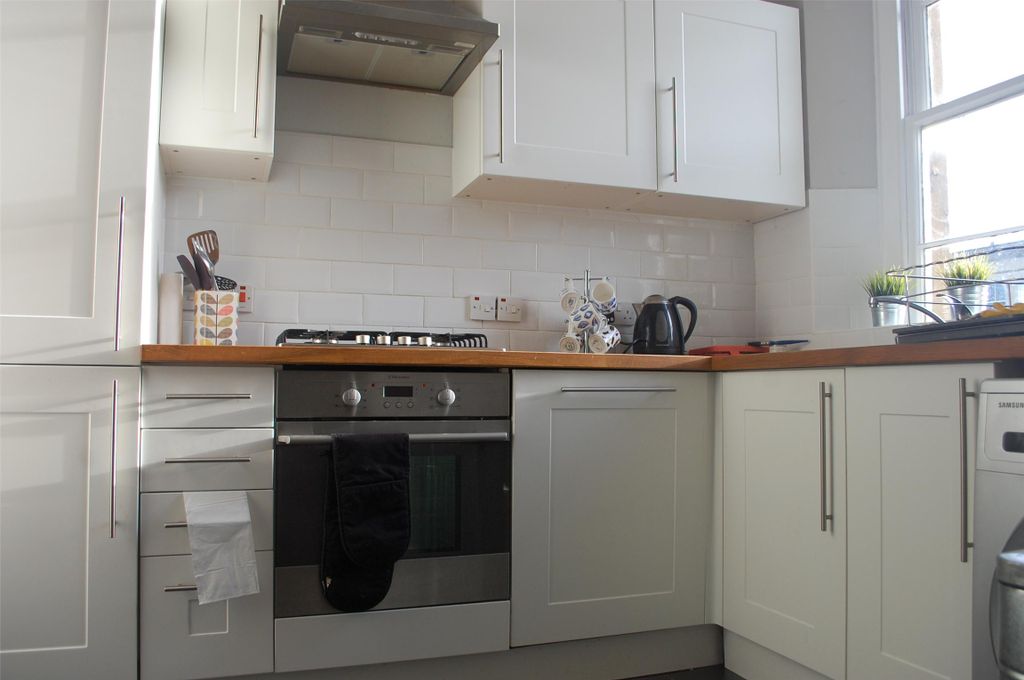 Property photo 2 of 7 Kitchen