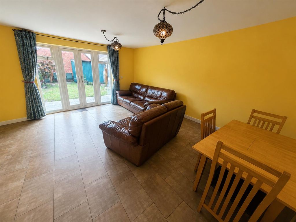 Property photo 3 of 13 Lounge.Png