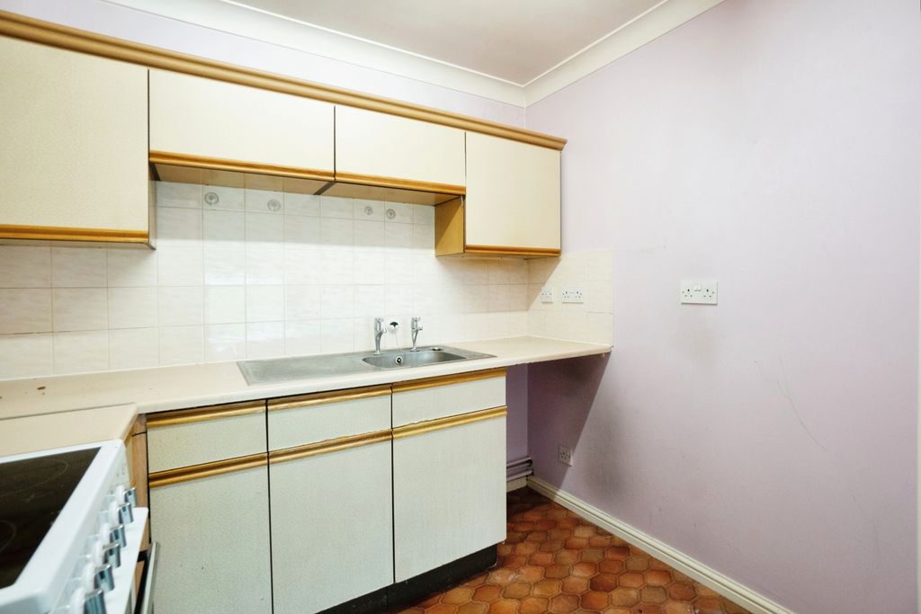 Property photo 3 of 12 Kitchen