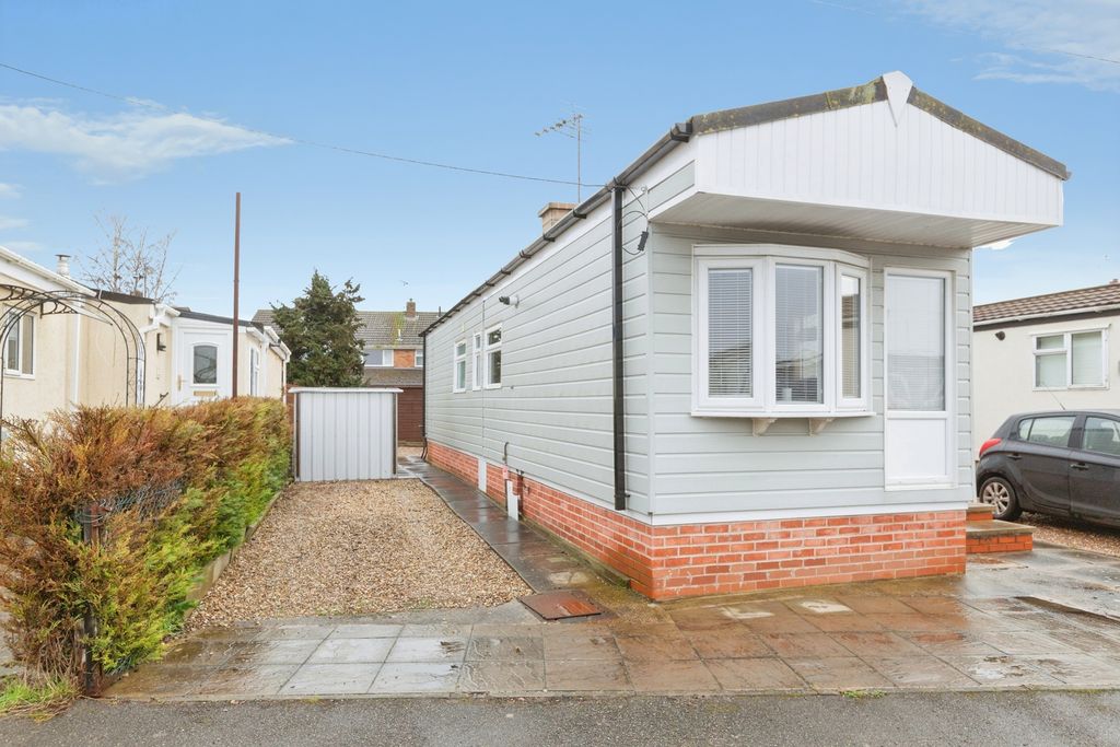 Property photo 2 of 17 Driveway