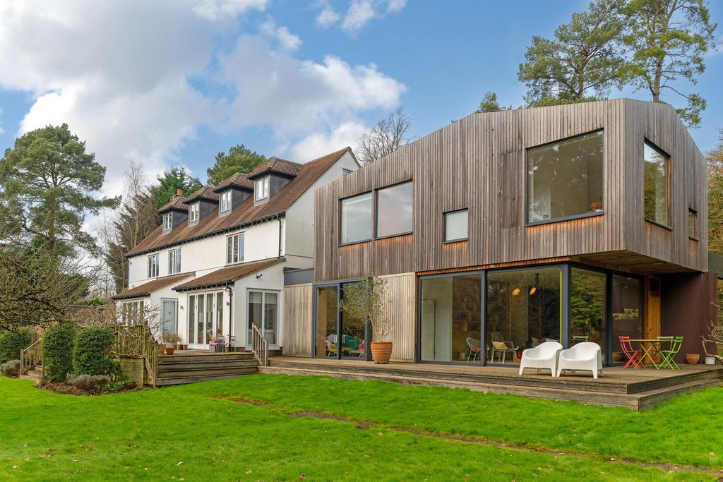 Property photo 2 of 23