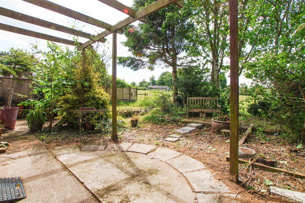 Property photo 3 of 19 Garden