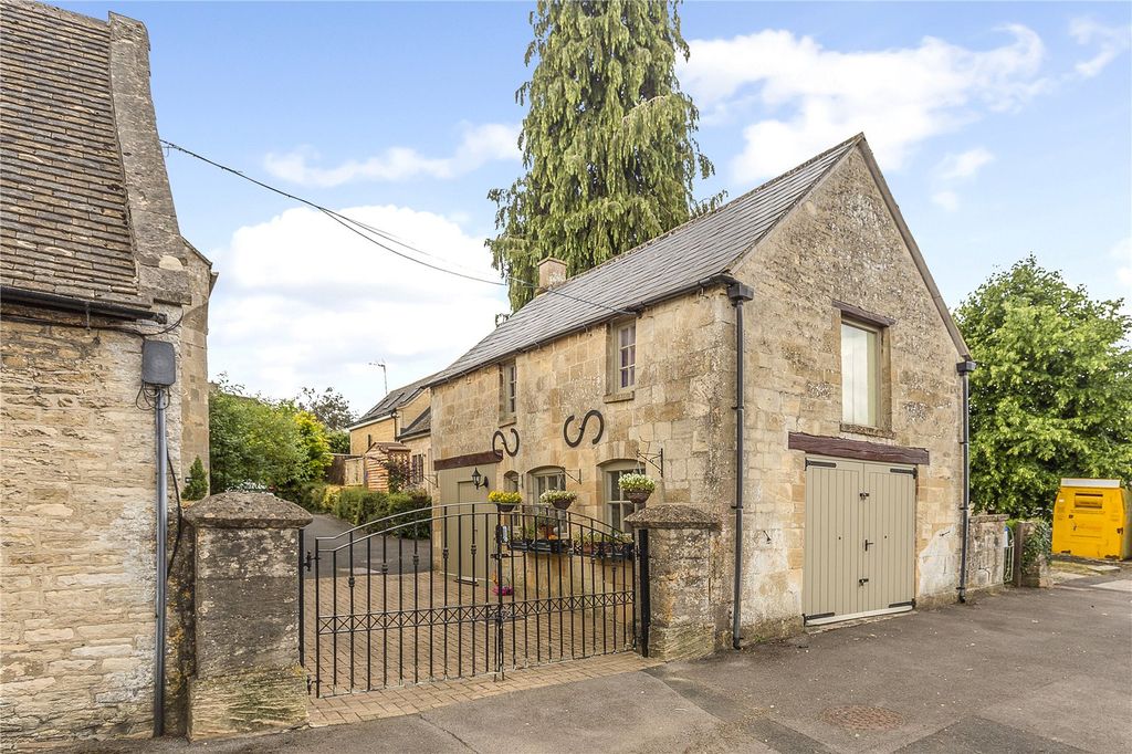 Property photo 2 of 15 Coach House