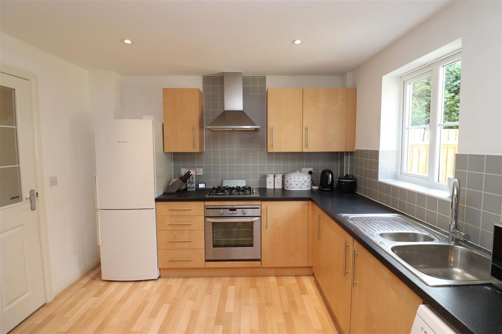 Property photo 3 of 20 Kitchen/Dining Room