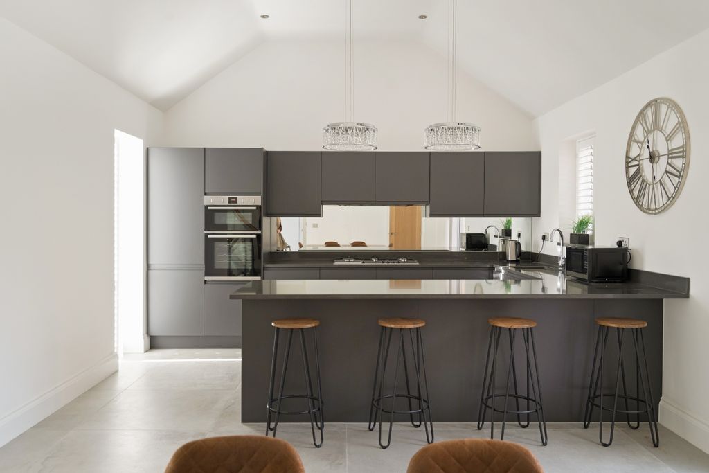 Property photo 2 of 12 Barley Cottage, B...