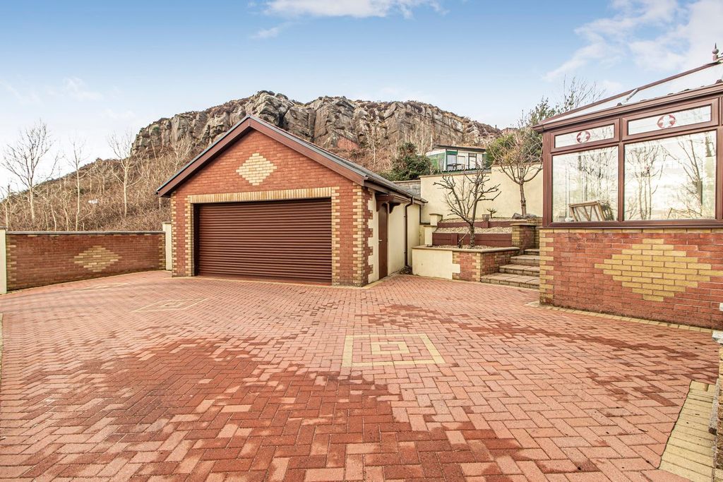 Property photo 3 of 35
