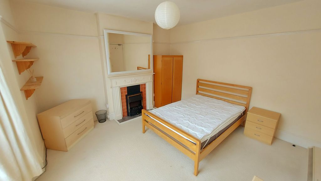 Property photo 2 of 5 Bedroom