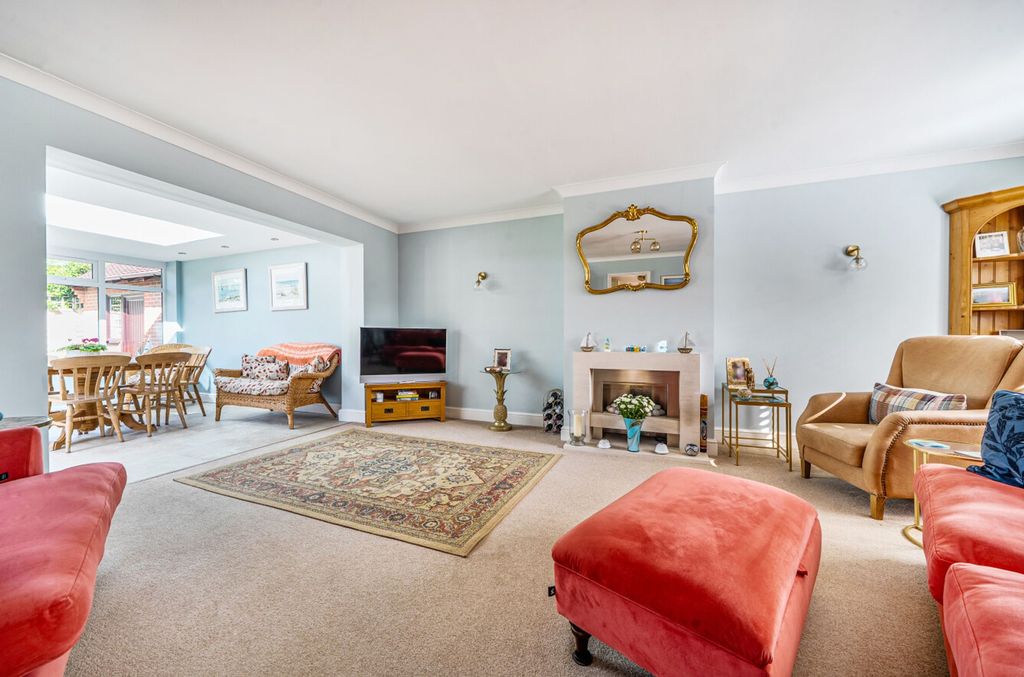 Property photo 2 of 24