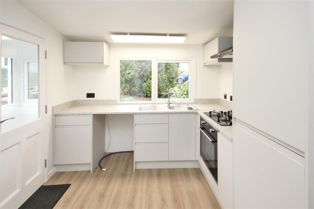 Property photo 3 of 11 Kitchen A.Jpg