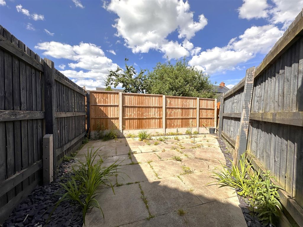 Property photo 3 of 16 Enclosed Garden 399