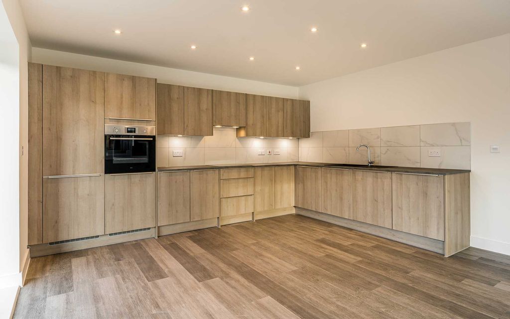 Property photo 2 of 14 Kitchen/Dining Area